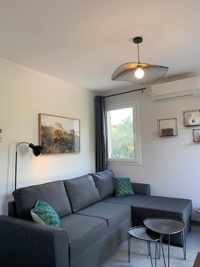 Le Cabanon De Livia Avec Piscine Privee Villa Cucuron Exterior photo